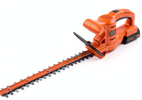 BLACK+DECKER Hedge Trimmer 18 Inch Battery Powered-0